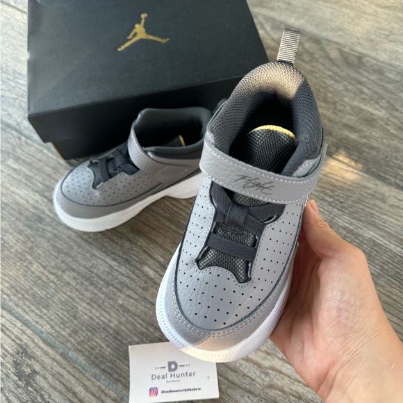Brand New Air Jordan Max Aura 5 Toddler’s shoes “Grey” - Picture 3 of 10
